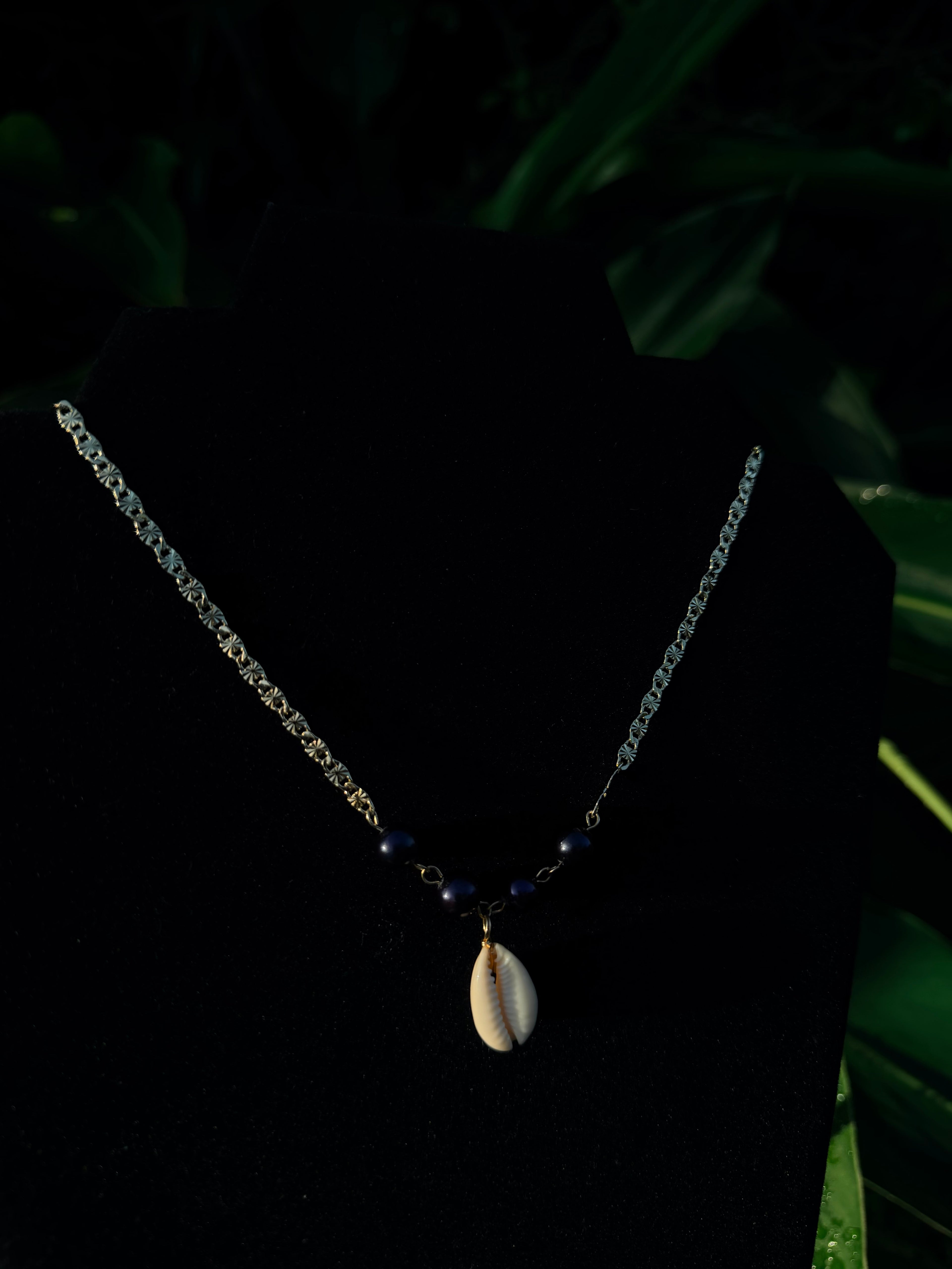 14k gold filled Valentino link with pearl shell pendant