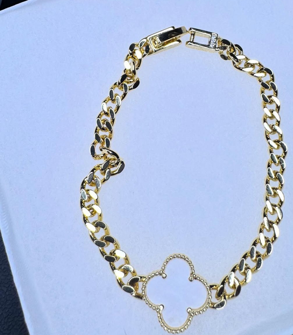 Simple Gold Clover Bracelet