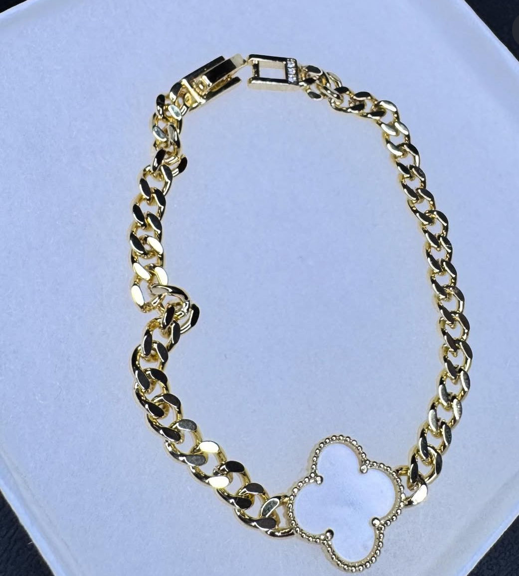 Simple Gold Clover Bracelet