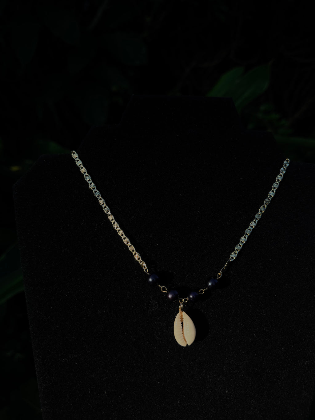 14k gold filled Valentino link with pearl shell pendant