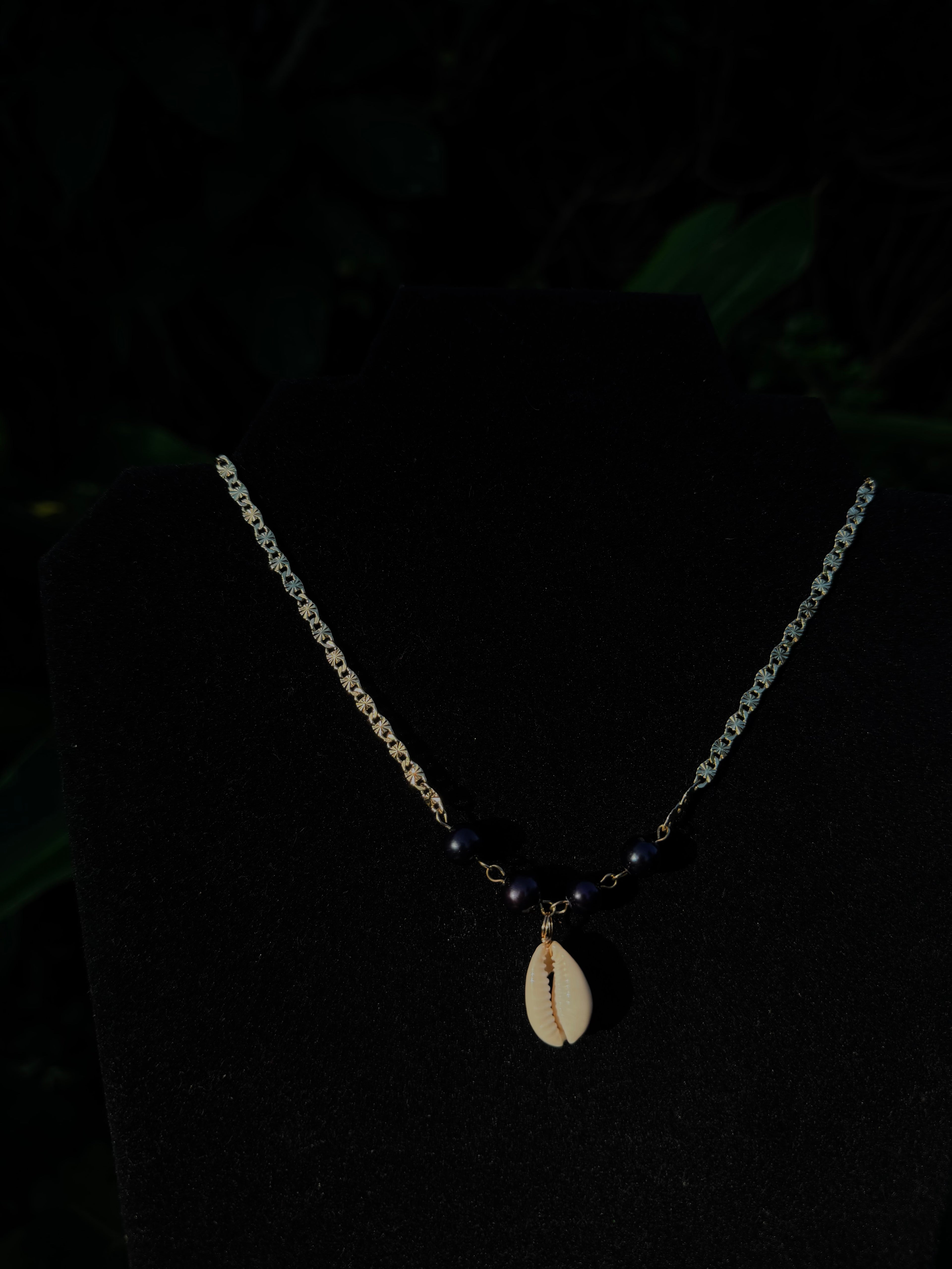 14k gold filled Valentino link with pearl shell pendant