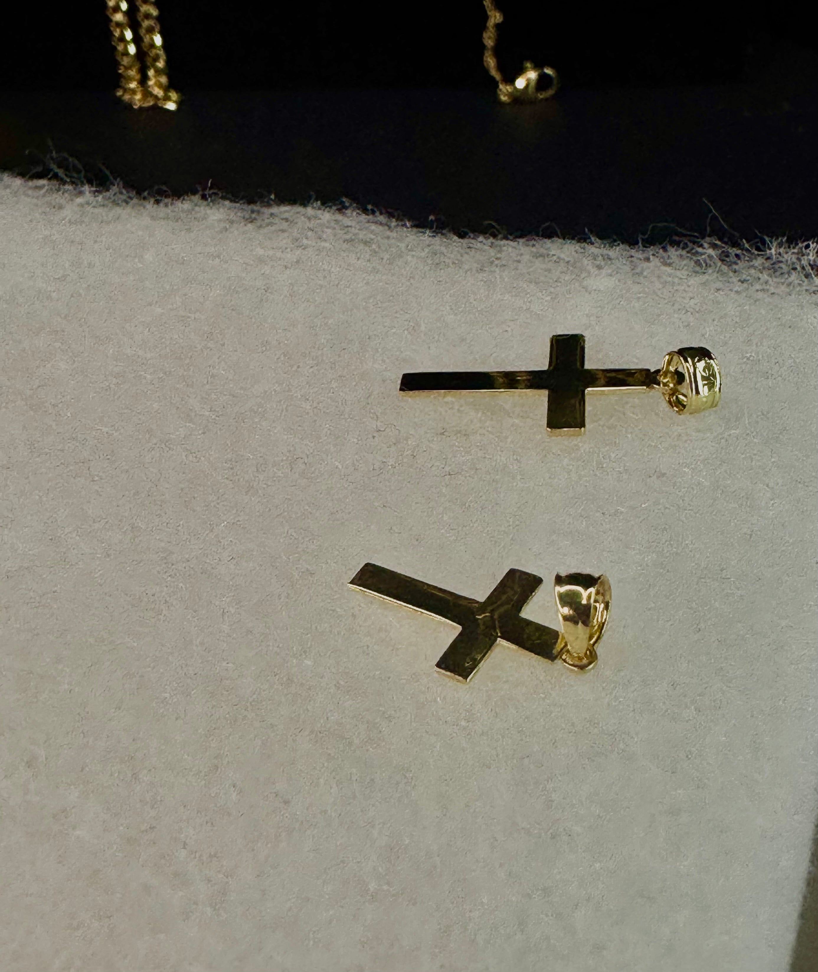10k Simple Cross Pendant