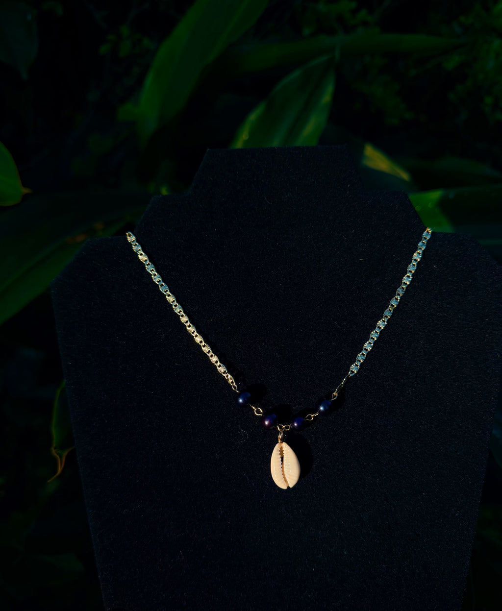 14k gold filled Valentino link with pearl shell pendant