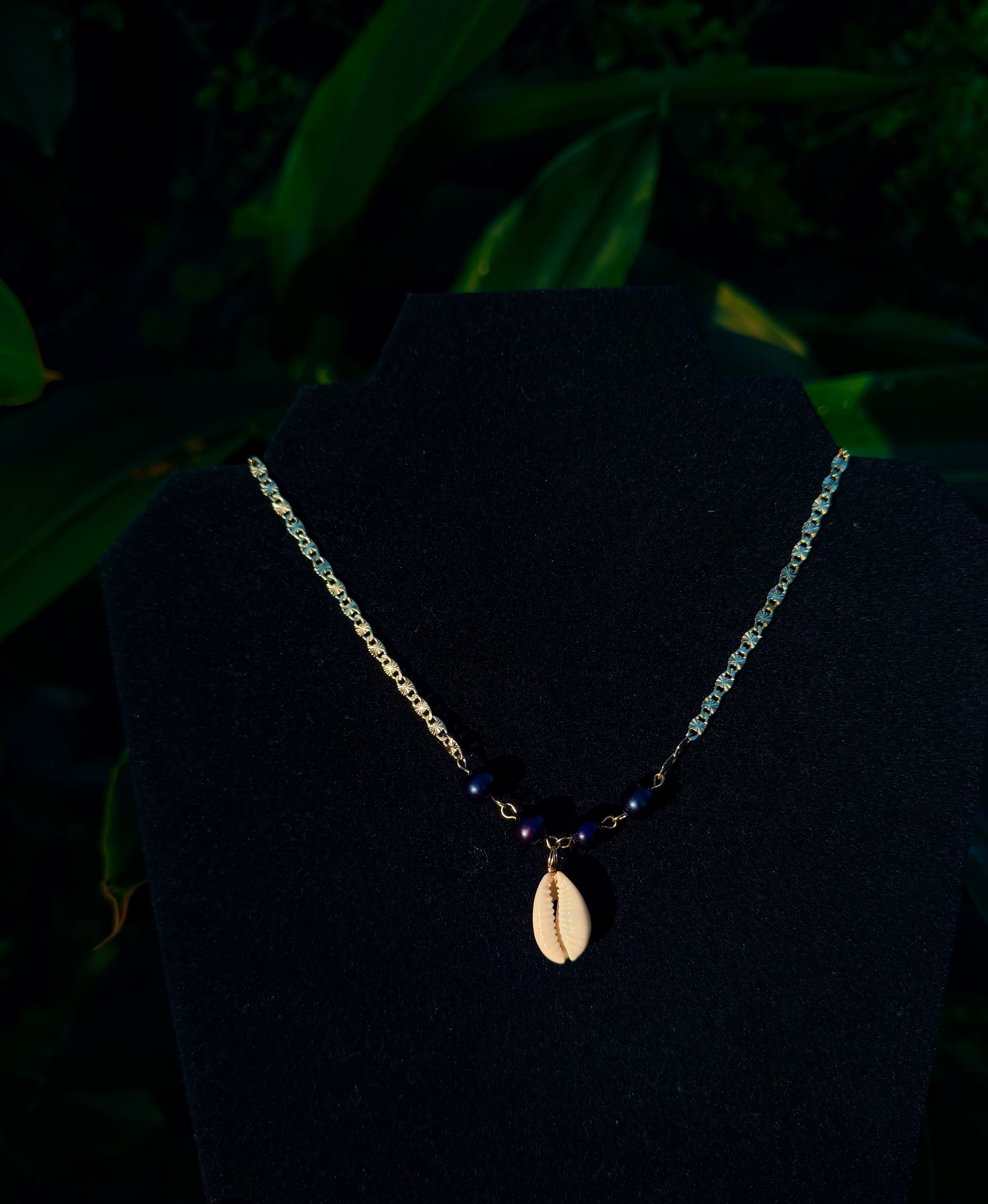 14k gold filled Valentino link with pearl shell pendant