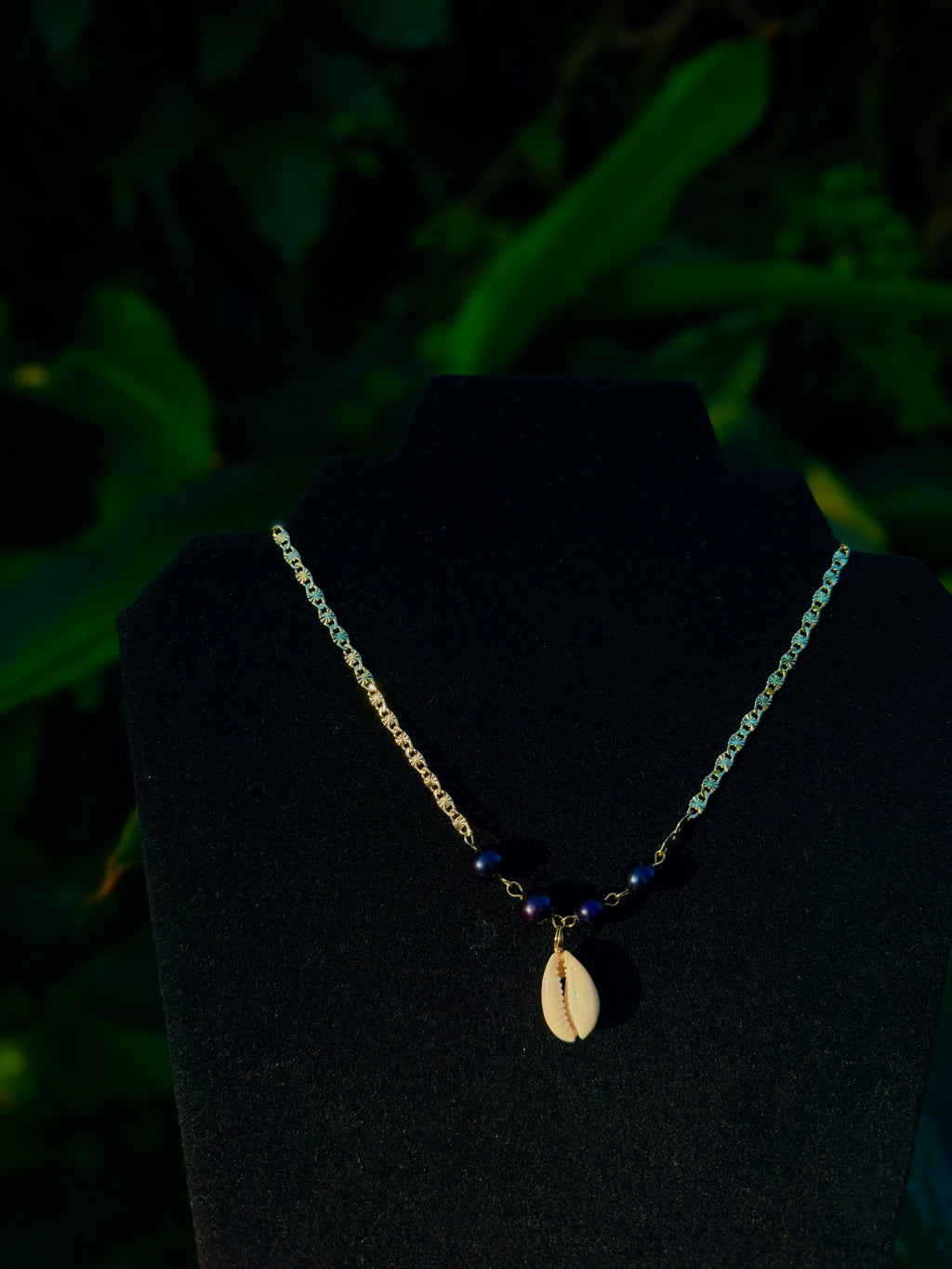 14k gold filled Valentino link with pearl shell pendant