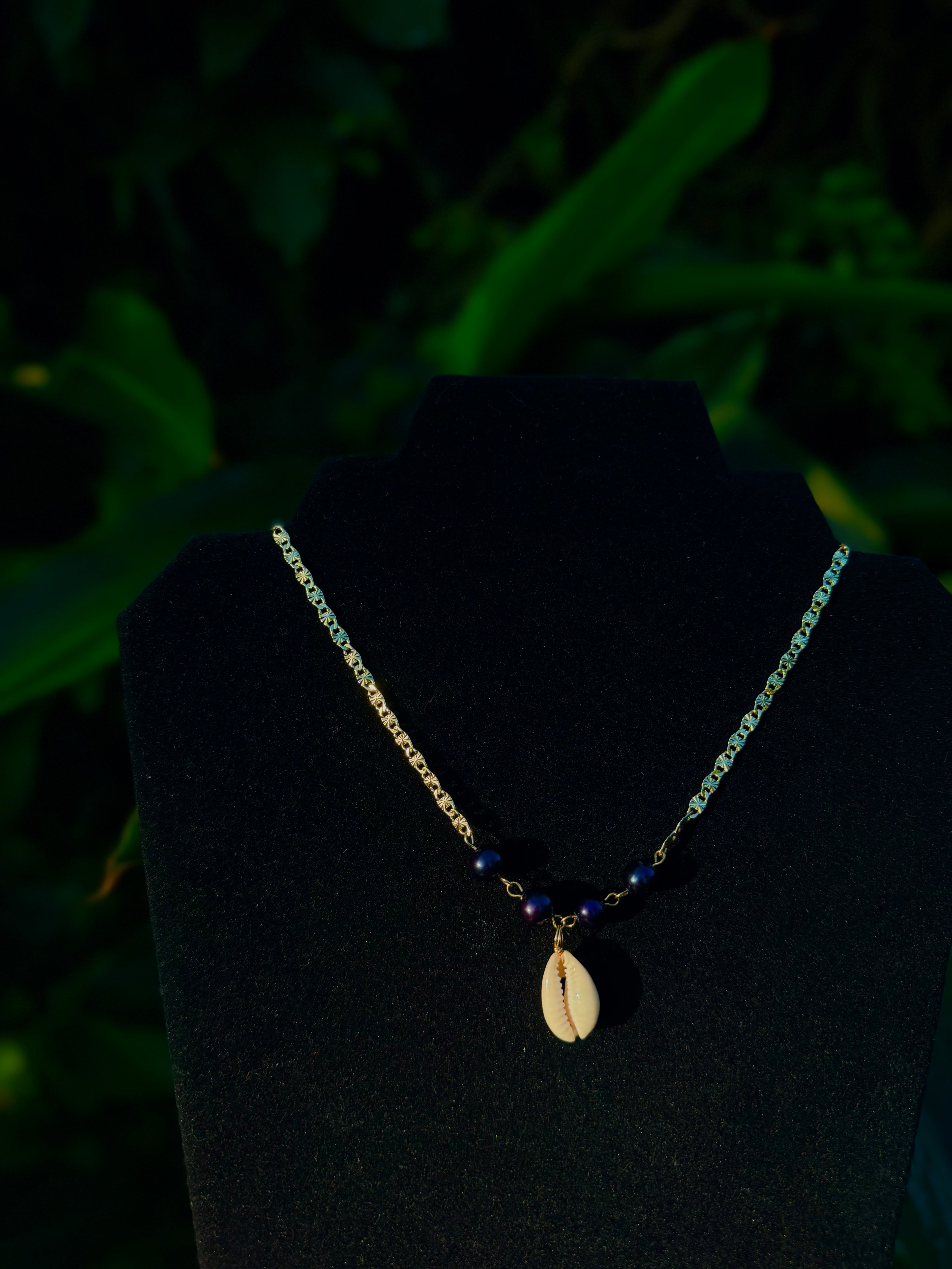 14k gold filled Valentino link with pearl shell pendant