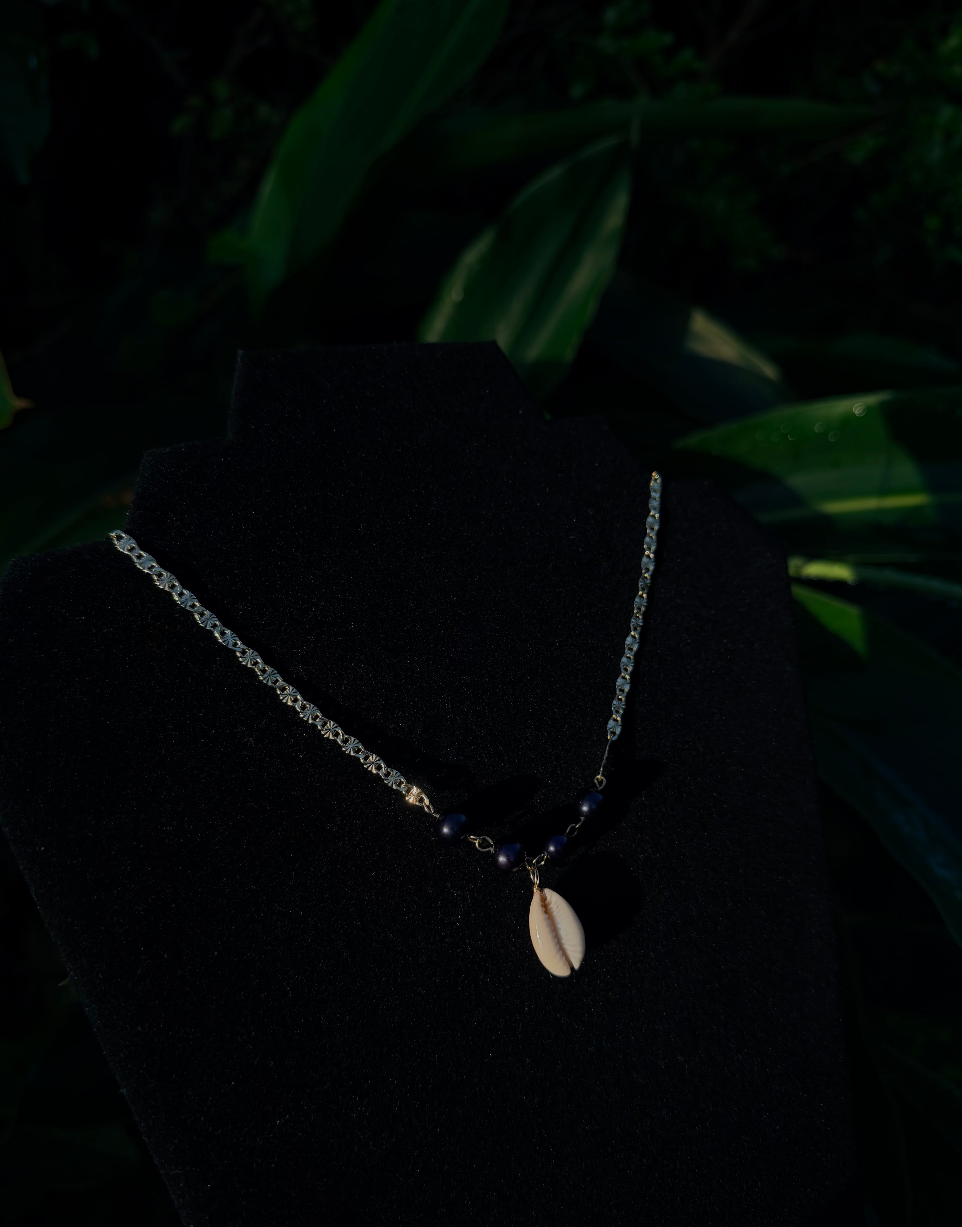 14k gold filled Valentino link with pearl shell pendant